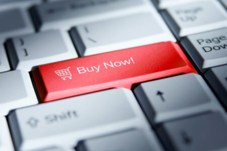A ascensão da compra consciente: por que os brasileiros estão pesquisando mais antes de clicar em “comprar”